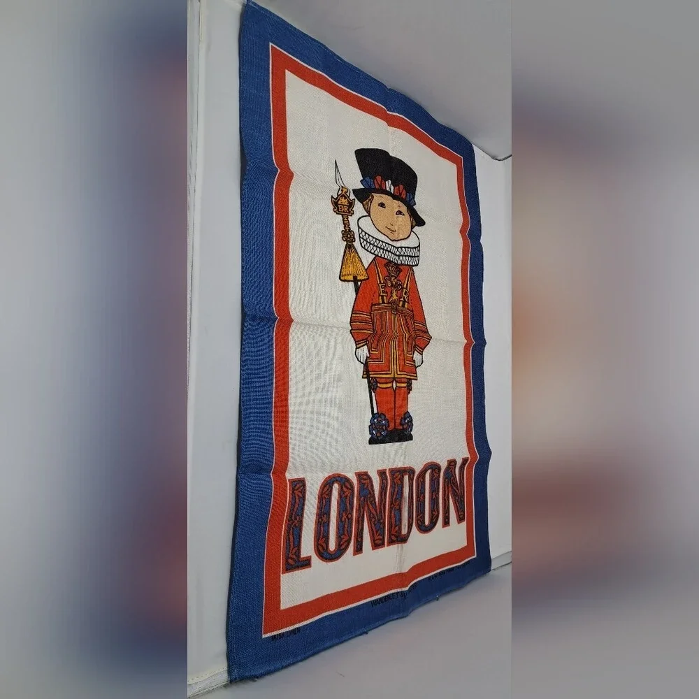 Warderlet by Ulsters Weavers Irish Linen Tea Towel London England  30 x 18.5